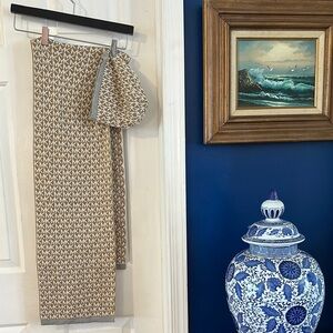 NWOT Women’s Michael Kors Reversible Tan & White LOGO Wrap Scarf & Ski